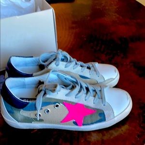 Women’s golden goose super star shoes